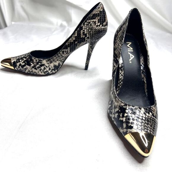 NWOB MIA Vegan Leather Snake print gold cap point toe stiletto heel size 8.5 - Picture 3 of 9